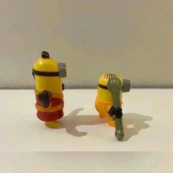 2019 Mcdonald's Two Minions Bath Robe Kevin and Kill Bill Figures‎ - Picture 3 of 11